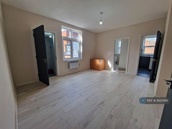 3 Bedroom Flat To Rent In Cardigan Street, Luton, LU1