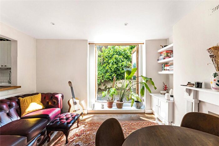 1 Bedroom Apartment For Sale In Middleton Road, Dalston, London, E8