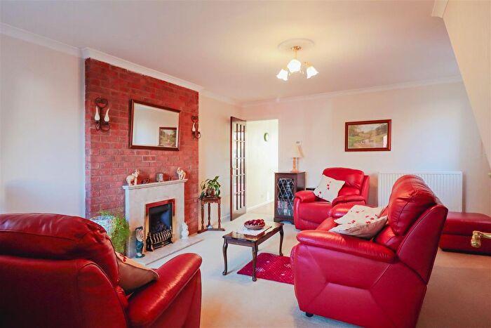 2 Bedroom Semi-Detached House For Sale In St. Wulstan Way, Southam, CV47