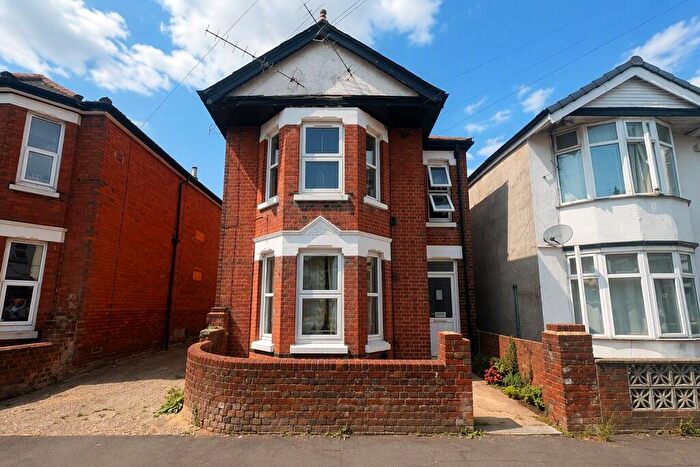 4 Bedroom End Of Terrace House For Sale In Newcombe Road, Polygon, Southampton, Hampshire, SO15