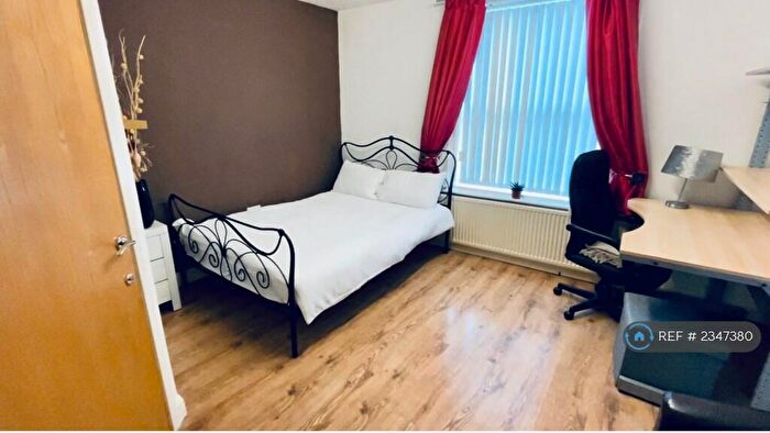 1 Bedroom Flat To Rent In Manchester Road, Huddersfield, HD4