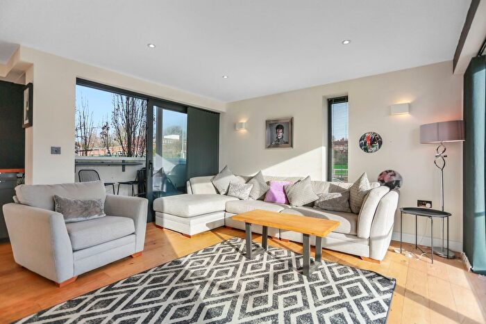 2 Bedroom Flat To Rent In The Upper Drive, The Point, BN3