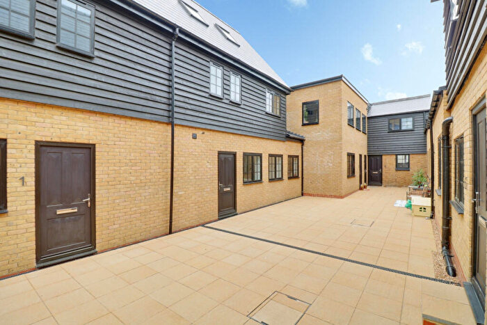 3 Bedroom End Of Terrace House To Rent In Victoria Avenue, Southend-on-sea, SS2