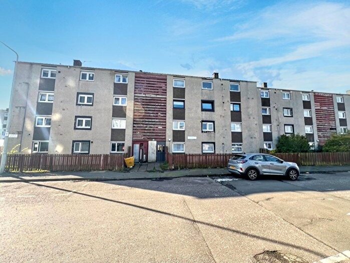 3 Bedroom Flat For Sale In Calder Crescent, Edinburgh, EH11