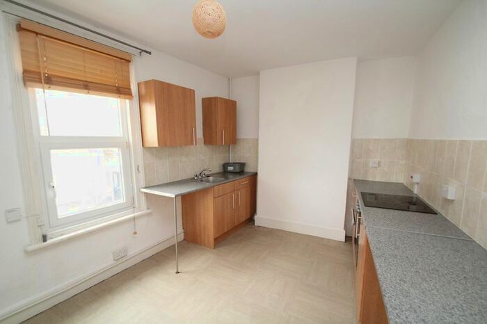 1 Bedroom Flat To Rent In Park Lane, Swindon, SN1