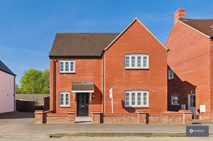 4 Bedroom Detached House For Sale In Field View, Brackley, NN13