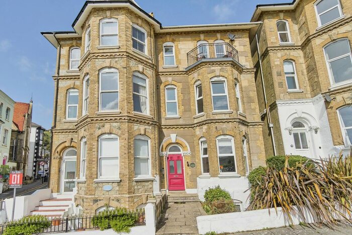 2 Bedroom Flat To Rent In Alexandra Gardens, Ventnor, PO38