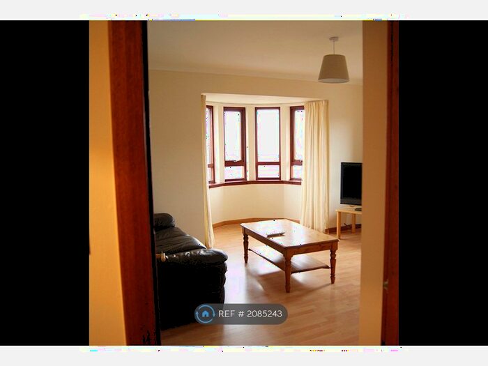 2 Bedroom Flat To Rent In Carmichael Court, Dundee, DD3
