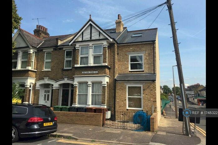 3 Bedroom Maisonette To Rent In Pretoria Road, London, E11