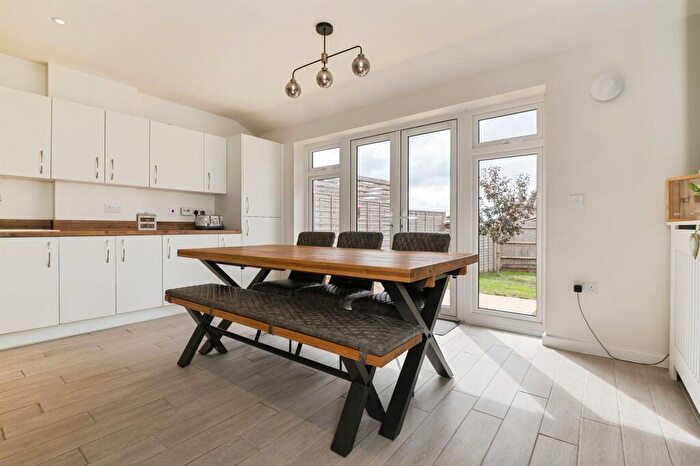3 Bedroom Town House For Sale In Kingsman Drive, Botley, Southampton, SO32