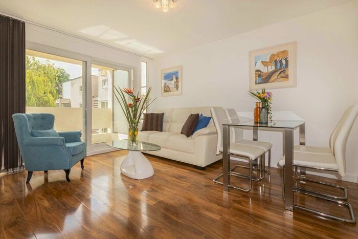 3 Bedroom Flat To Rent In Bloomsbury Close, London, W5