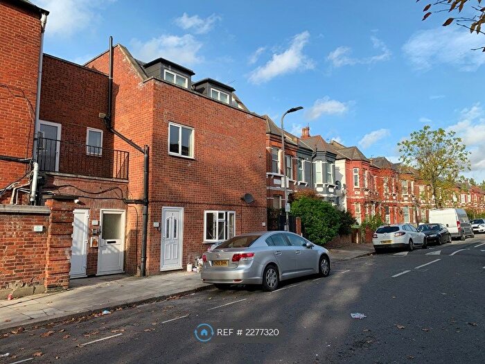 4 Bedroom Flat To Rent In London, London, NW2