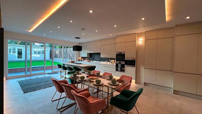 5 Bedroom Semi-Detached House To Rent In Holders Hill Drive, London, NW4