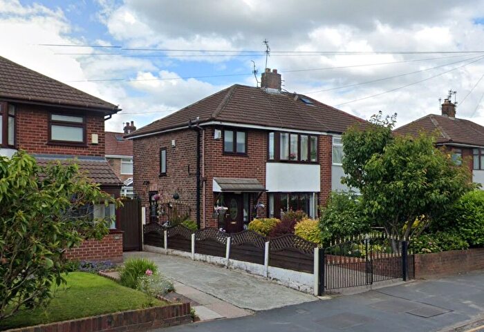 3 Bedroom Semi-Detached House For Sale In Warrington Road, Widnes, WA8