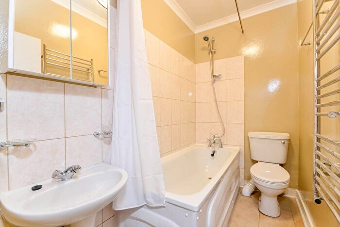 1 Bedroom Flat To Rent In Electric Avenue, Brixton, London, SW9