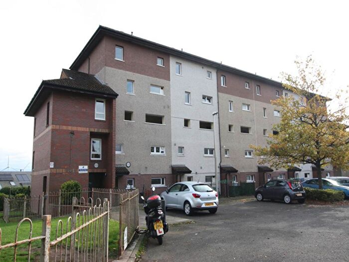 3 Bedroom Flat To Rent In Speckled Wood Court, Dundee, DD4
