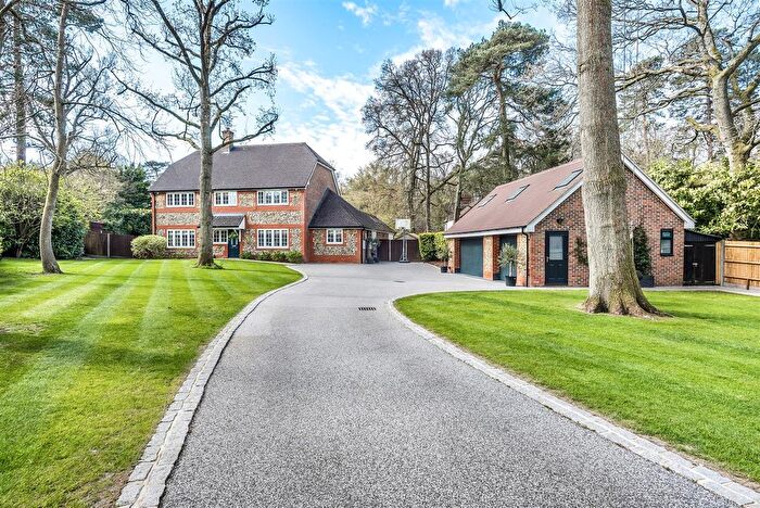 5 Bedroom Detached House To Rent In Nuthatch Close, Ewshot, GU10