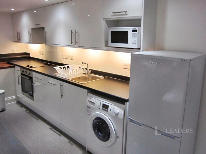 Flat To Rent In Fitzwilliam Road, Cambridge, Cambridgeshire, CB2