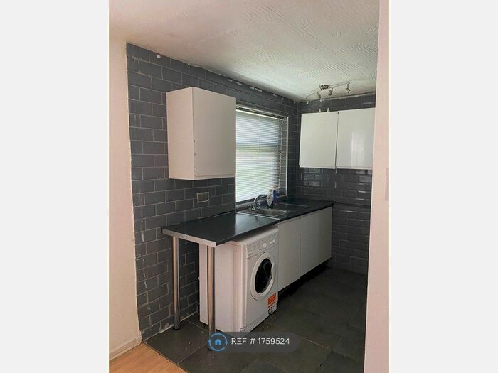 2 Bedroom Flat To Rent In Downs Road, Luton, LU1