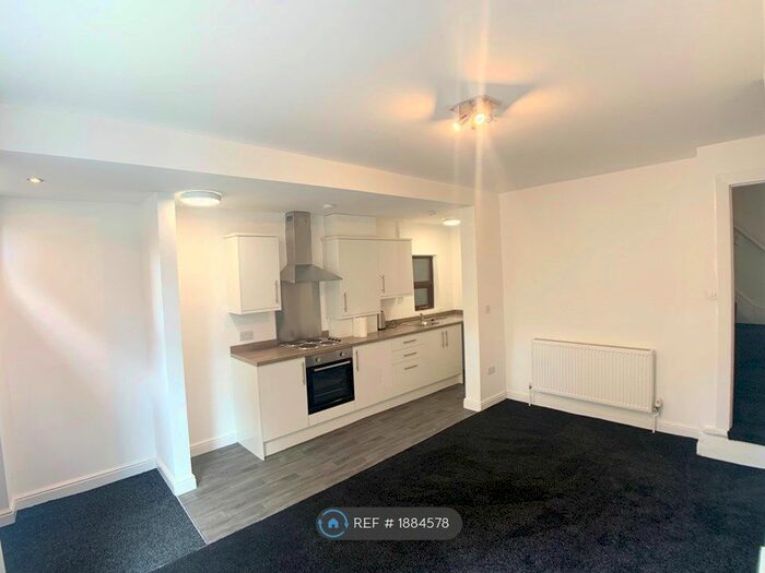 2 Bedroom Terraced House To Rent In Vivian Place, Bradford, BD7