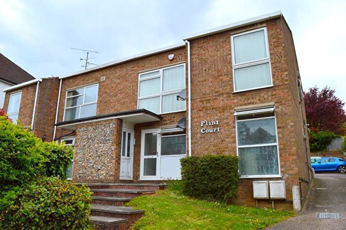 1 Bedroom Maisonette For Sale In Flint Court, Farley Hill, Luton, Bedfordshire, LU1