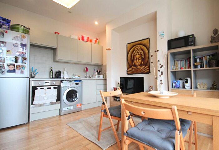 1 Bedroom Flat To Rent In Mayes Road, Wood Green, N22