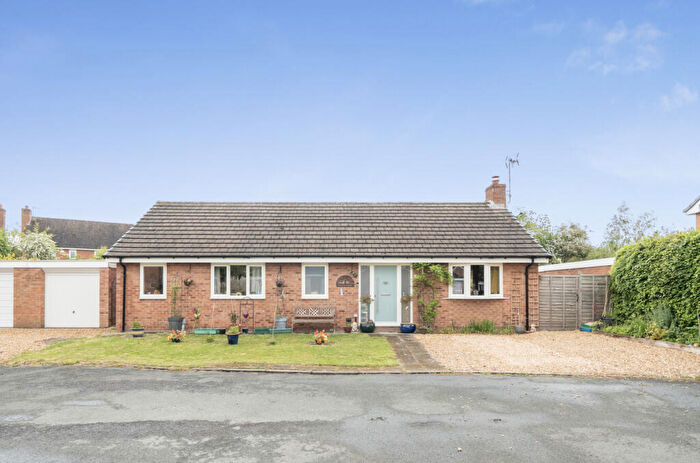 3 Bedroom Bungalow For Sale In Thomas Close, Mickle Trafford, Chester, CH2