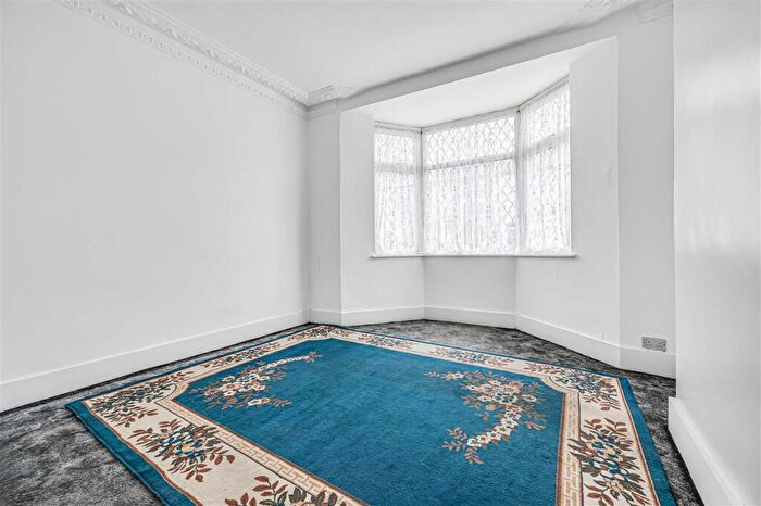 1 Bedroom Flat For Sale In Buckingham Road, NW10
