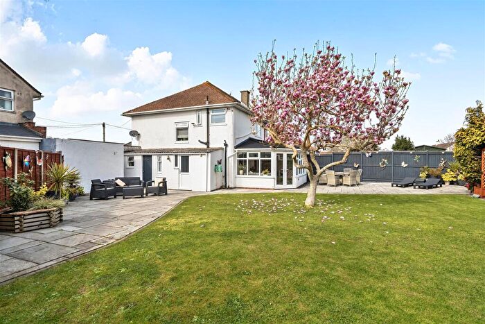 3 Bedroom Semi Detached House For Sale In Dayshes Close, Gosport, PO13