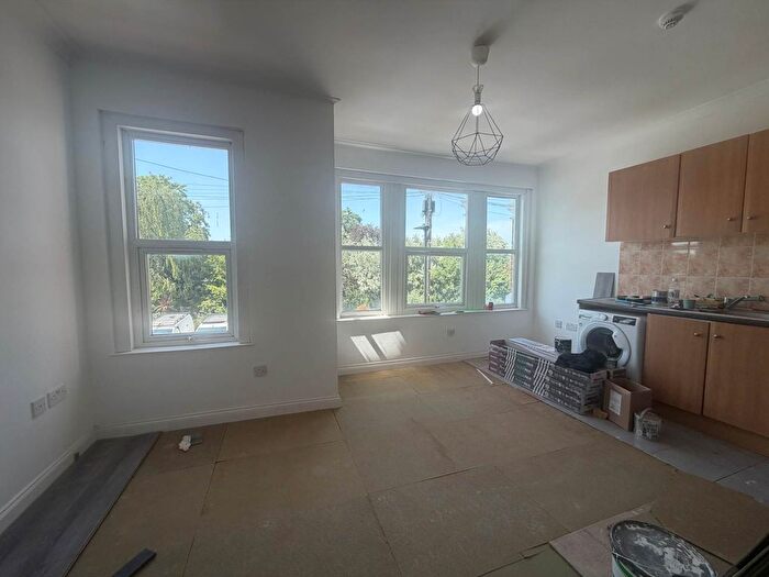 Studio To Rent In Frome Road, Turnpike Lane, N22