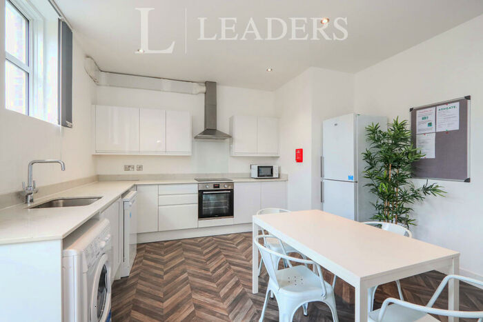 4 Bedroom Flat To Rent In Rockingham Lane, Sheffield, South Yorkshire, S1