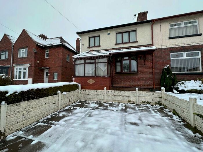 3 Bedroom Semi-Detached House To Rent In Landswood Road, Oldbury, West Midlands, B68