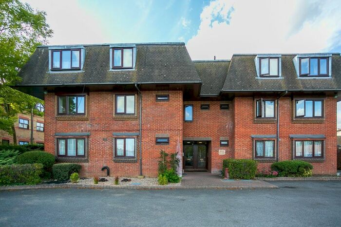 1 Bedroom Flat To Rent In Dean Court, North Orbital Road, Watford, Hertfordshire, WD25