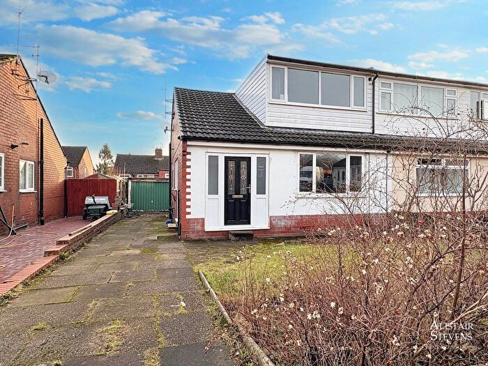 3 Bedroom Semi Detached House For Sale In Ash Grove, Royton, Oldham, OL2