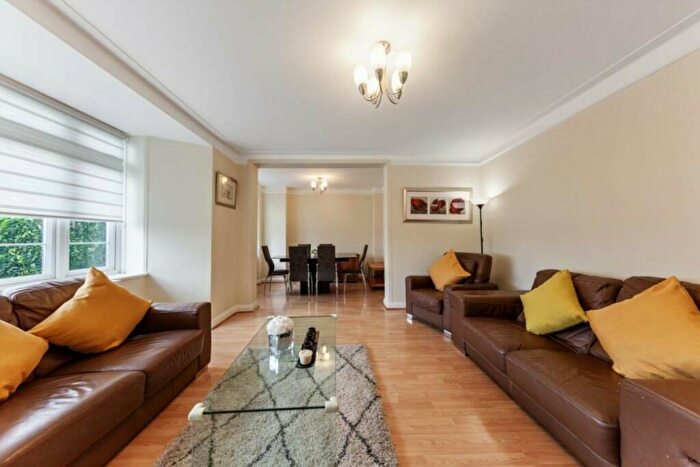 4 Bedroom Flat To Rent In Neville's Court, Dollis Hill, NW2