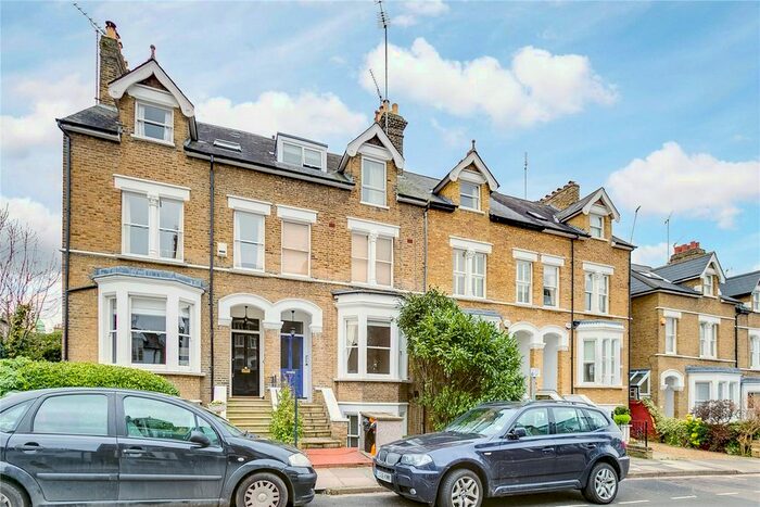 1 Bedroom Flat To Rent In Halford Road, Richmond, Surrey, TW10