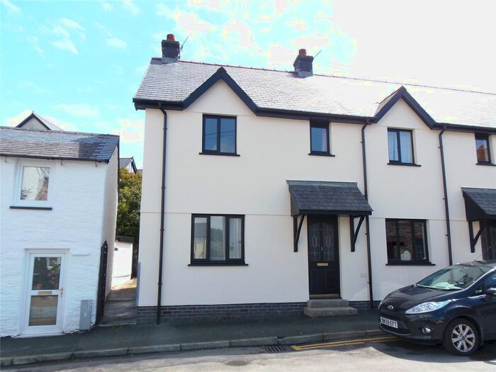 3 Bedroom End Of Terrace House To Rent In Tan Yr Eglwys, Machynlleth, Powys, SY20
