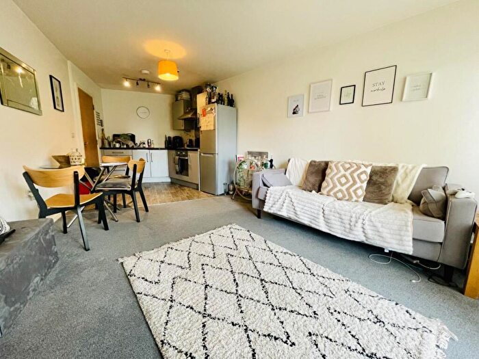 2 Bedroom Apartment For Sale In The Drum, Stillwater Drive, Sportcity, M11
