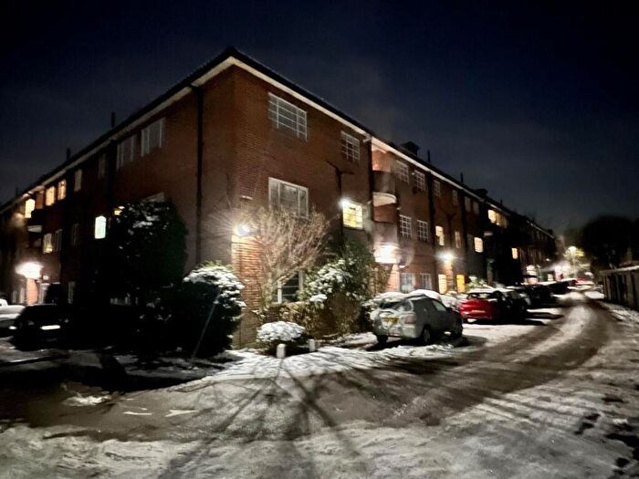 2 Bedroom Flat To Rent In Woodford Road, South Woodford, E18