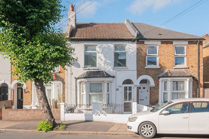 2 Bedroom Flat To Rent In Eardley Road, Streatham, London, SW16
