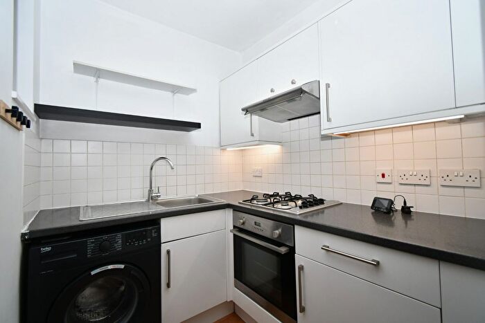 1 Bedroom Flat To Rent In Queens Road, Buckhurst Hill, Essex, IG9