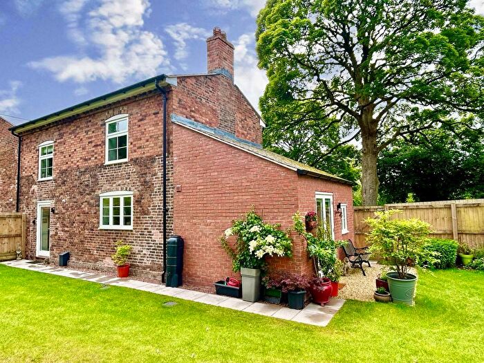 2 Bedroom Property For Sale In Woodhouse Lane, Priorslee, Telford, TF2
