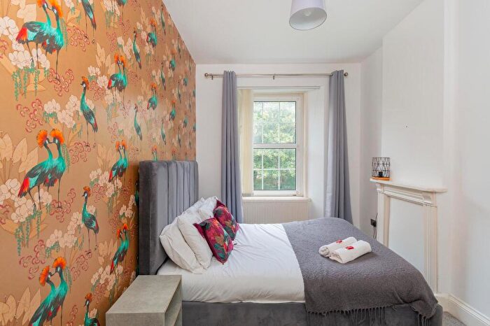 2 Bedroom Flat For Sale In Cotham Road, Cotham, BS6