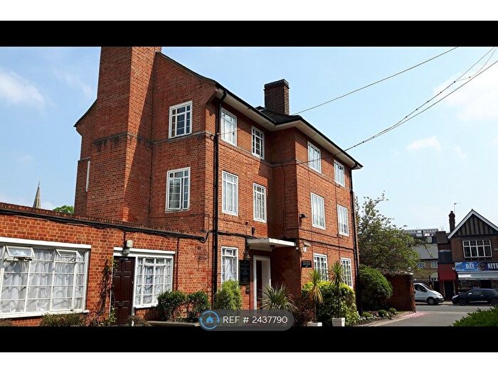 3 Bedroom Flat To Rent In Sutton Court Road, London, W4