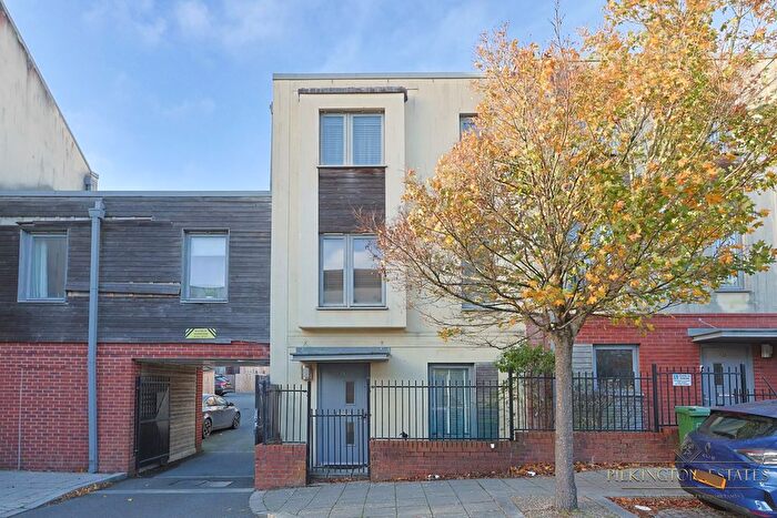 4 Bedroom End Terrace House For Sale In Devonport, Plymouth, Devon, PL1