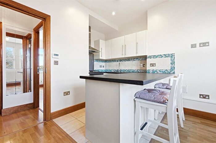 1 Bedroom Apartment To Rent In Queens Parade, Harringey, London, N8