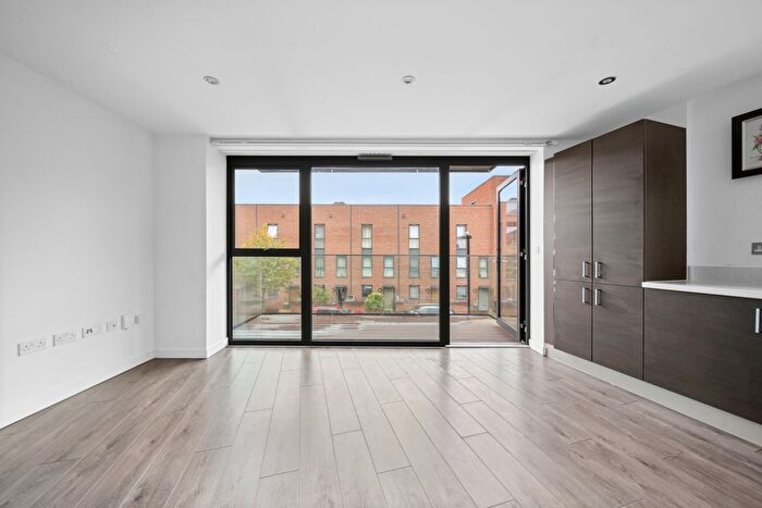 2 Bedroom Flat For Sale In Tewkesbury Road, West Ealing, W13