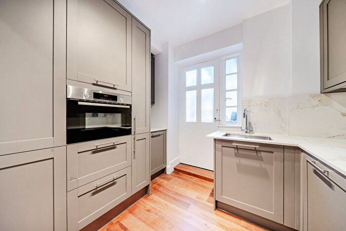 2 Bedroom Flat To Rent In Coram Street, London, WC1N