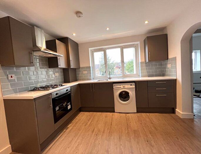 3 Bedroom Flat To Rent In Vancouver Road, Edgware, HA8