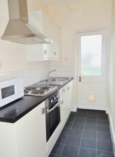 1 Bedroom Flat To Rent In High Road, Woodside Park, N12